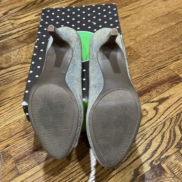 Kelly & Katie Gold and silver shimmer peep toe pumps, size 7 - Picture 5 of 5